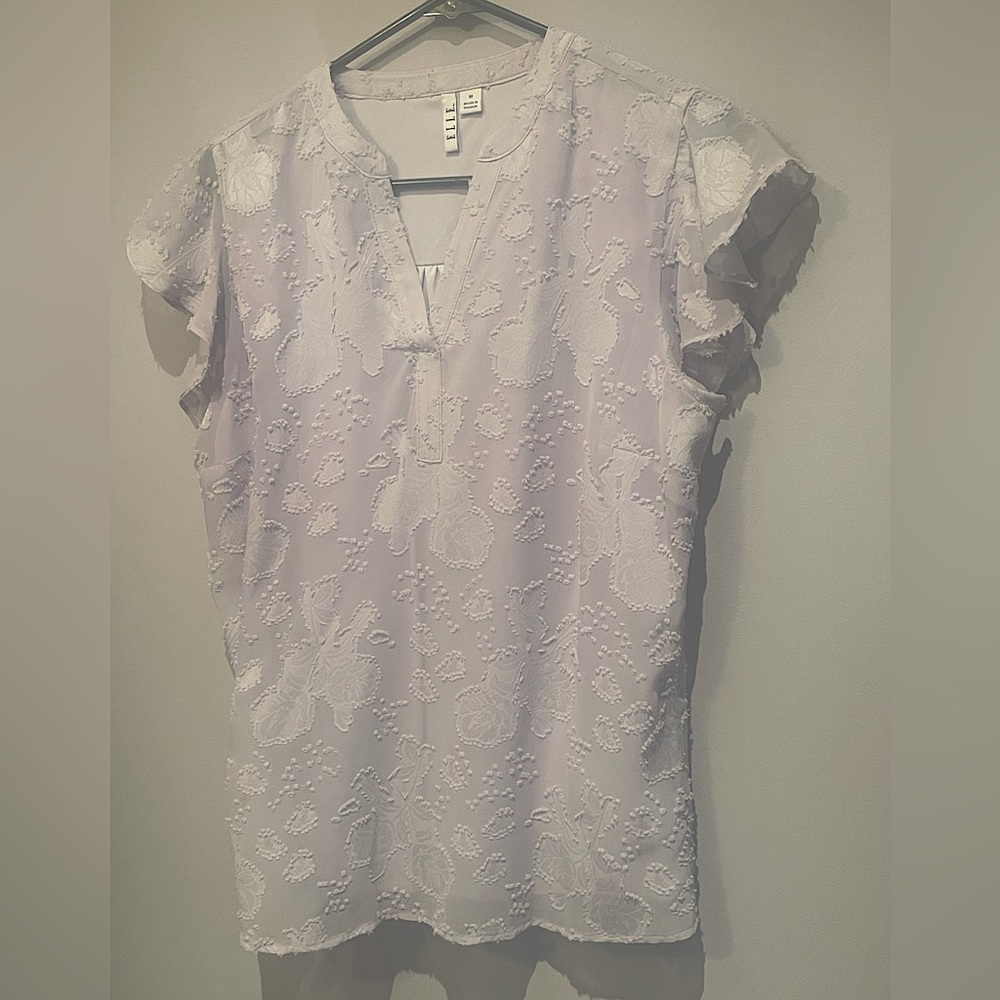 Women’s size M lavender blouse 💜 never used & in perfect condition!